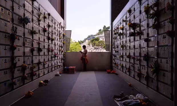 Hong Kong - nơi người chết chờ 4 năm để ‘an nghỉ’, 5 tỉ đồng một hốc đặt bình tro
