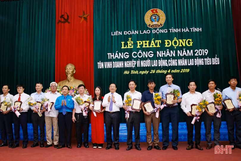 Hà Tĩnh tôn vinh 50 lao động giỏi, 15 doanh nghiệp vì người lao động