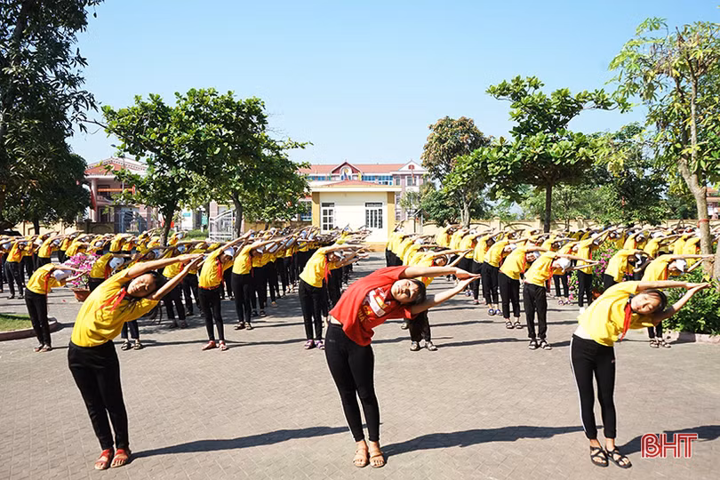 Trường học đầu tiên ở Hà Tĩnh đưa Yoga vào giáo dục thể chất