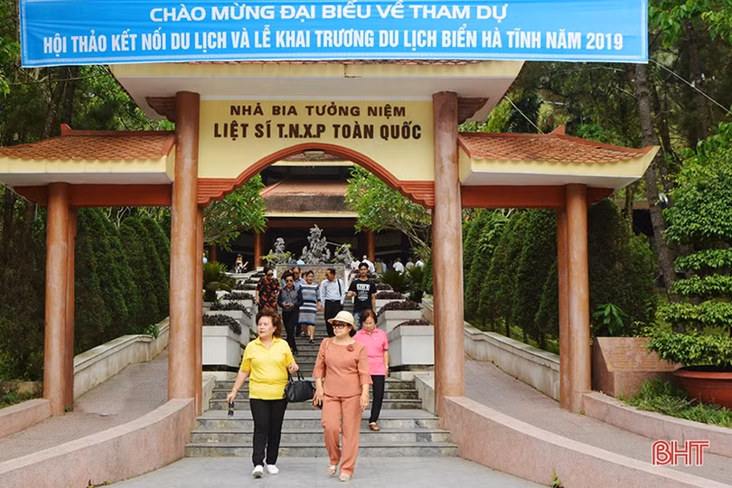 Du khách quốc tế, trong nước tham quan các điểm du lịch Hà Tĩnh
