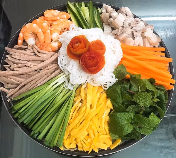 Hướng dẫn làm gỏi cuốn tôm thịt giải nhiệt ngày hè