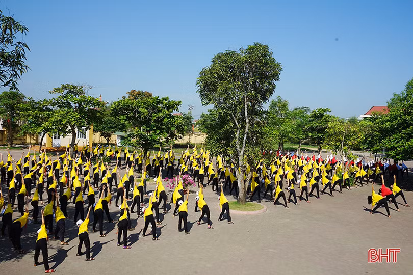Trường học đầu tiên ở Hà Tĩnh đưa Yoga vào giáo dục thể chất