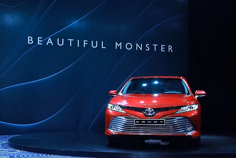 Toyota Camry 2019 nhập khẩu từ Thái Lan giá bán từ 1,029 tỷ đồng