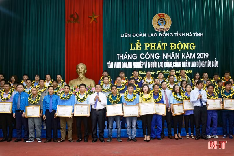 Hà Tĩnh tôn vinh 50 lao động giỏi, 15 doanh nghiệp vì người lao động
