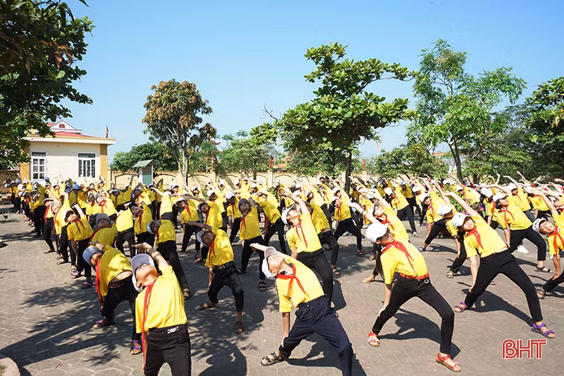 Trường học đầu tiên ở Hà Tĩnh đưa Yoga vào giáo dục thể chất