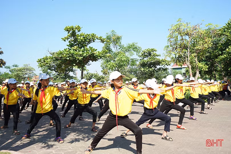 Trường học đầu tiên ở Hà Tĩnh đưa Yoga vào giáo dục thể chất