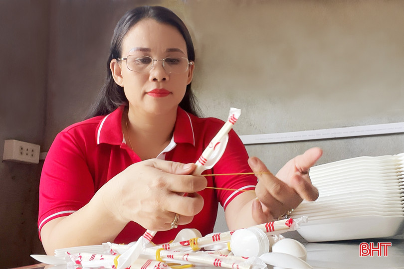 Chị Hương trong một lần chuẩn bị lên đường mang cơm cho bệnh nhân nghèo.