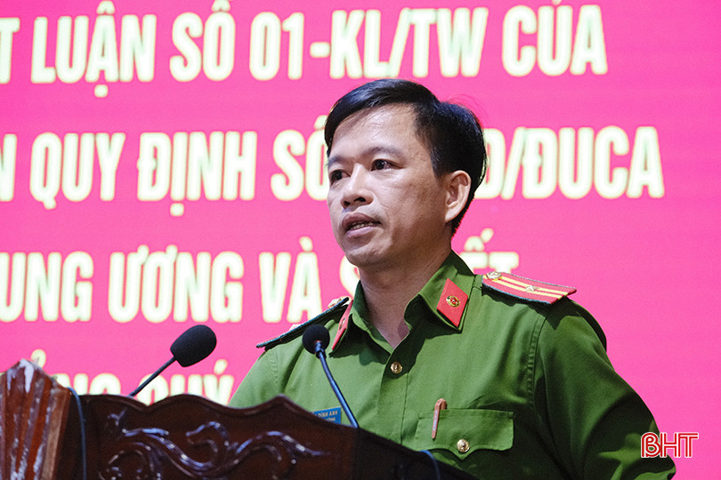 Đại diện Chi bộ Phòng Kỹ thuật hình sự phát biểu về việc thực hiện sinh hoạt chi bộ gắn liền với thực tiễn nhiệm vụ công tác.