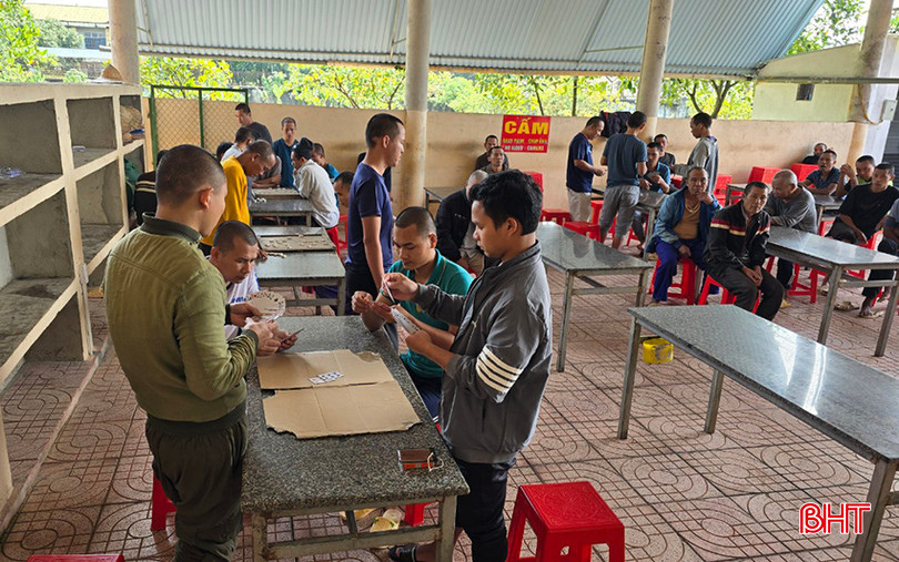 Số lượng học viên, đối tượng khá đông nên việc quản lý đang gặp nhiều khó khăn.