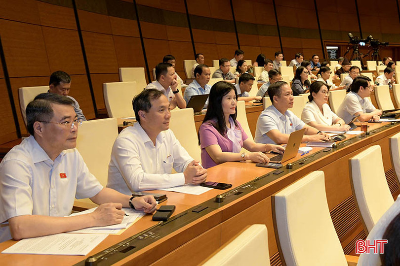 Đoàn đại biểu Quốc hội tỉnh Hà Tĩnh tham gia Kỳ họp thứ 7.