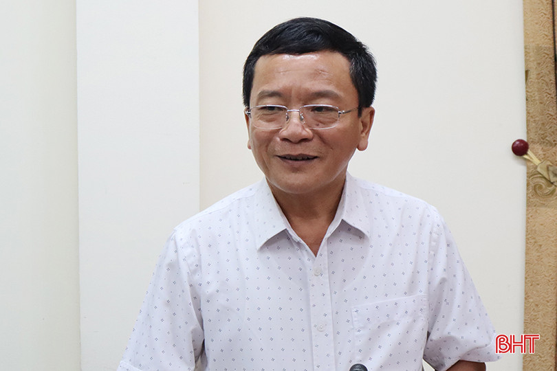 Phó Chủ tịch HĐND tỉnh Trần Văn Kỳ tham gia ý kiến tại cuộc làm việc.