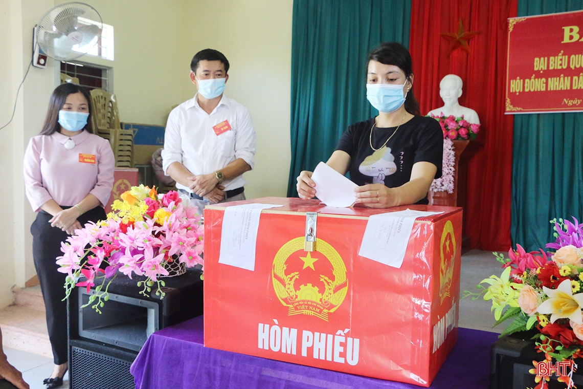Cử tri Hà Tĩnh trao niềm tin, gửi kỳ vọng!
