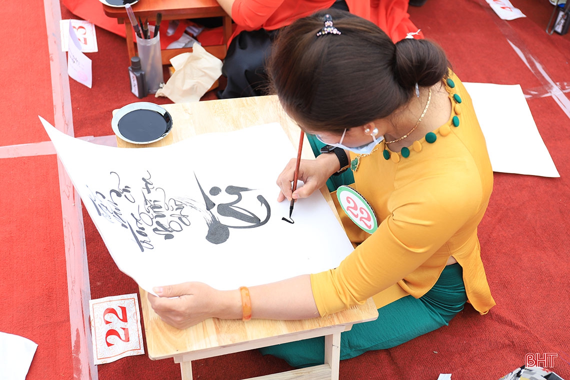 Nghi Xuân khai mạc Triển lãm Hội họa Truyện Kiều và Thi viết thư pháp Truyện Kiều