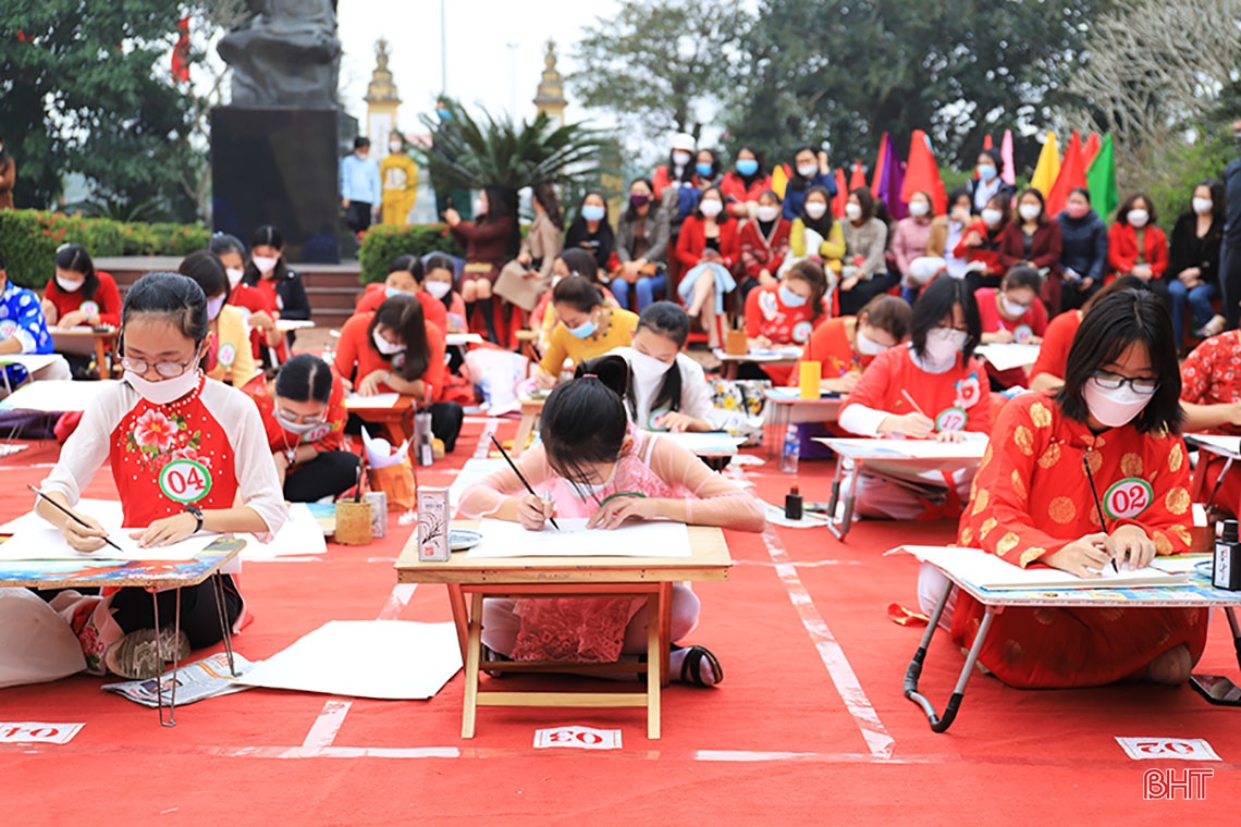 Nghi Xuân khai mạc Triển lãm Hội họa Truyện Kiều và Thi viết thư pháp Truyện Kiều