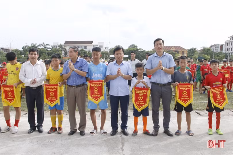 Khởi tranh Giải Bóng đá Thiếu niên - Nhi đồng TP Hà Tĩnh