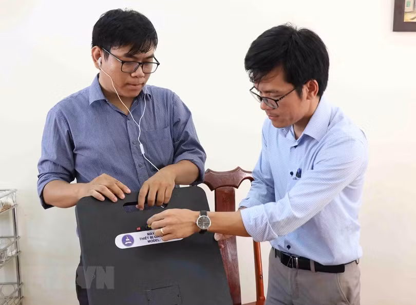 Nhóm giảng viên đại học chế tạo máy phát hiện thiết bị gian lận thi cử