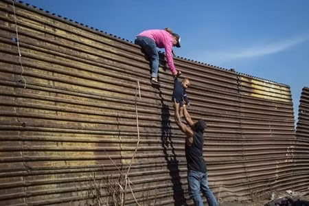 Mỹ đánh thuế với hàng hóa Mexico vì vấn đề người nhập cư trái phép