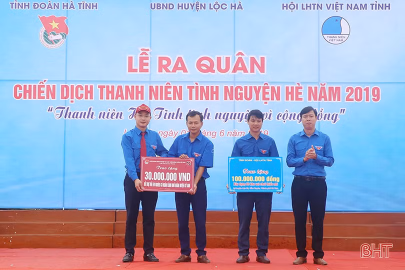 Tuổi trẻ Hà Tĩnh sôi nổi ra quân chiến dịch tình nguyện hè 2019