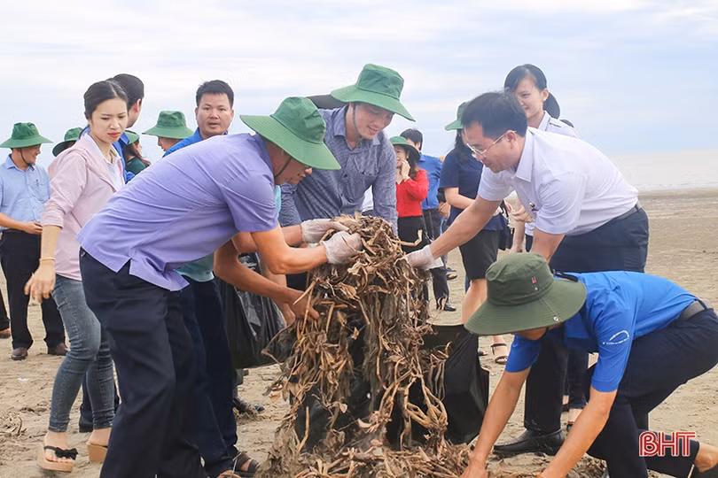 Tuổi trẻ Hà Tĩnh sôi nổi ra quân chiến dịch tình nguyện hè 2019