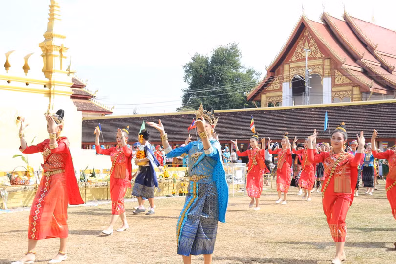 Người Lào vui hội That Luang