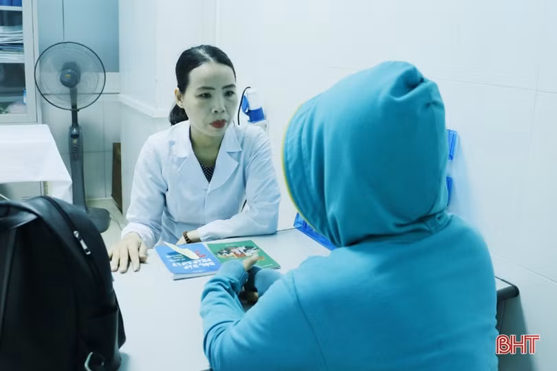 Người nhiễm HIV cần làm gì để sống khỏe mạnh?