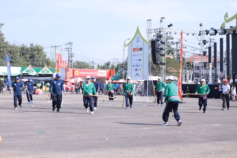 Người Lào vui hội That Luang