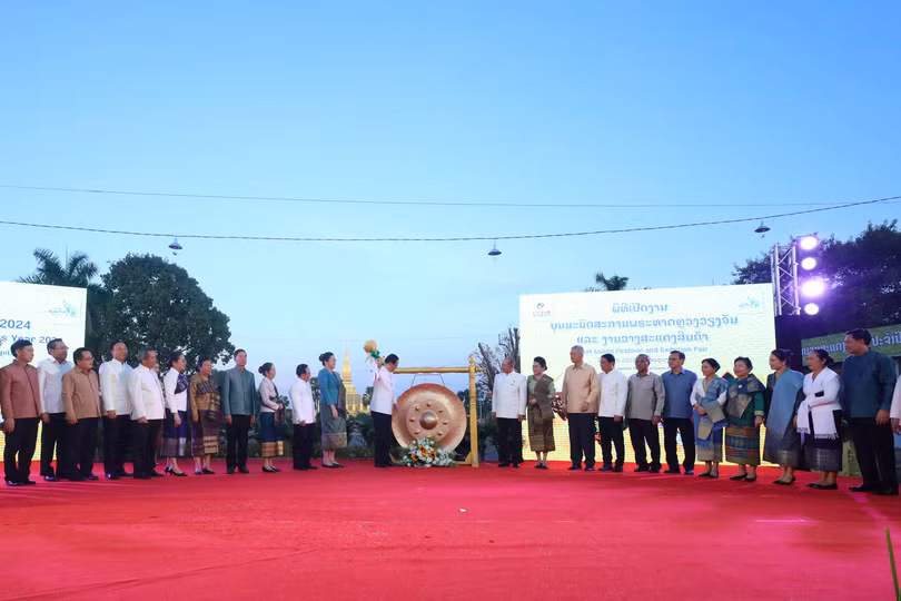 Người Lào vui hội That Luang