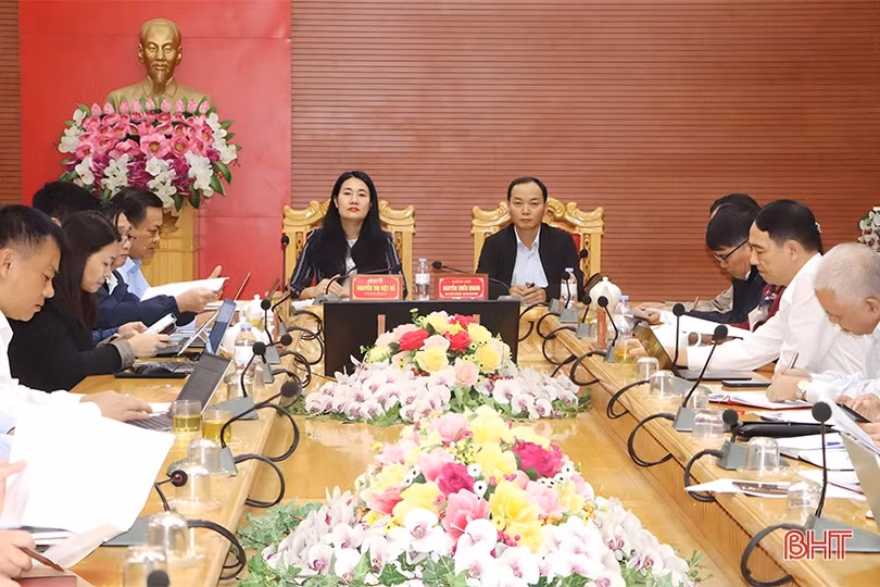Các tổ đại biểu HĐND tỉnh thảo luận nội dung trình Kỳ họp thứ 17