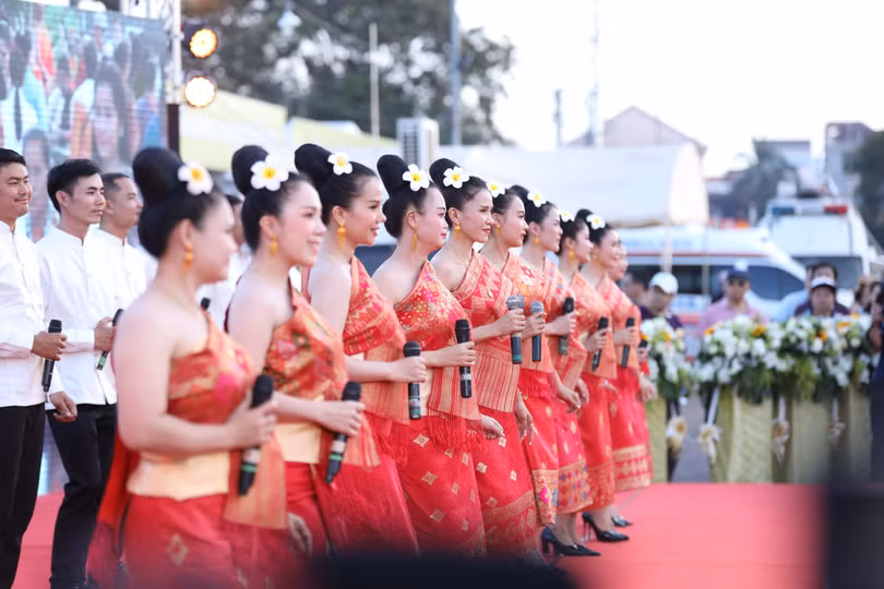 Người Lào vui hội That Luang