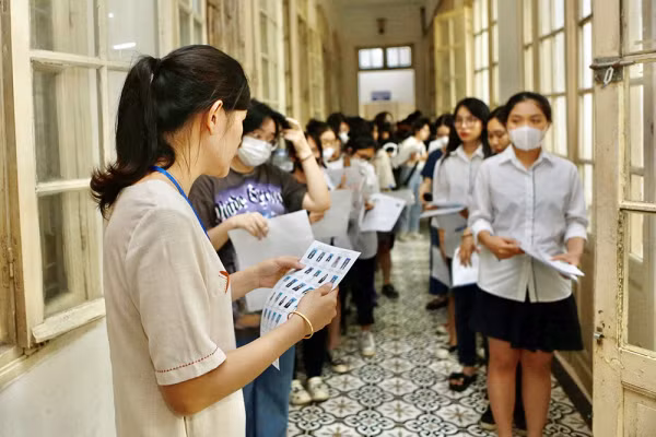 Ngoại ngữ không còn là môn thi bắt buộc: Có đáng lo?
