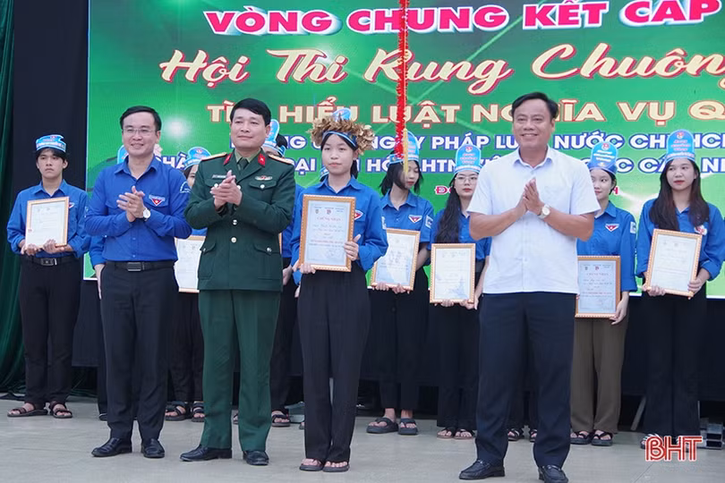 “Mềm hóa” phổ biến pháp luật qua hội thi rung chuông vàng