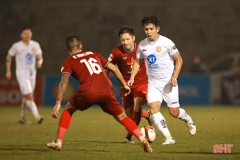 Thấy gì sau trận thua của Hồng Lĩnh Hà Tĩnh trước Thép Xanh Nam Định?