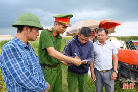 Hà Tĩnh tăng cường kiểm soát, không để xảy ra tình trạng ép giá máy gặt vụ hè thu