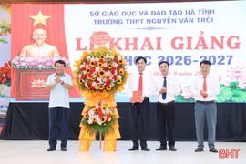 Lãnh đạo tỉnh Hà Tĩnh chung vui lễ khai giảng năm học mới