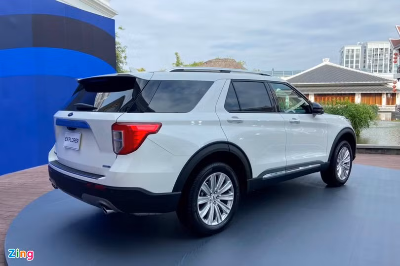 Ford Explorer 2022 có giá 2,366 tỷ đồng tại Việt Nam