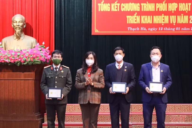 Thủ tướng Chính phủ tặng bằng khen cho Ủy ban MTTQ huyện Thạch Hà