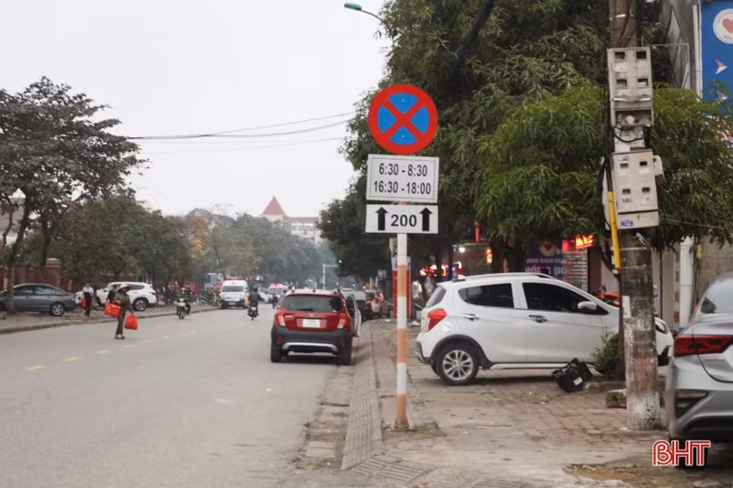 “Dở khóc dở cười” với những kiểu dừng, đỗ ô tô “không ý tứ”