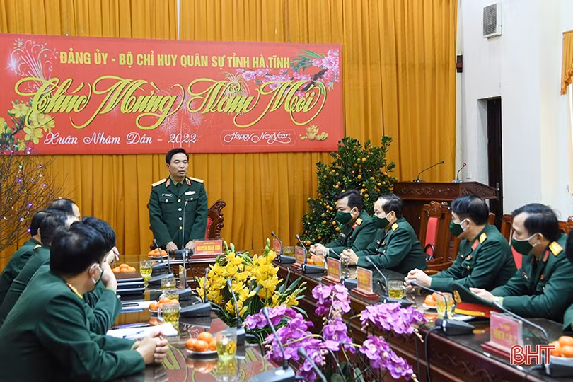 Tư lệnh Quân khu 4 chúc tết cán bộ, chiến sỹ LLVT Hà Tĩnh