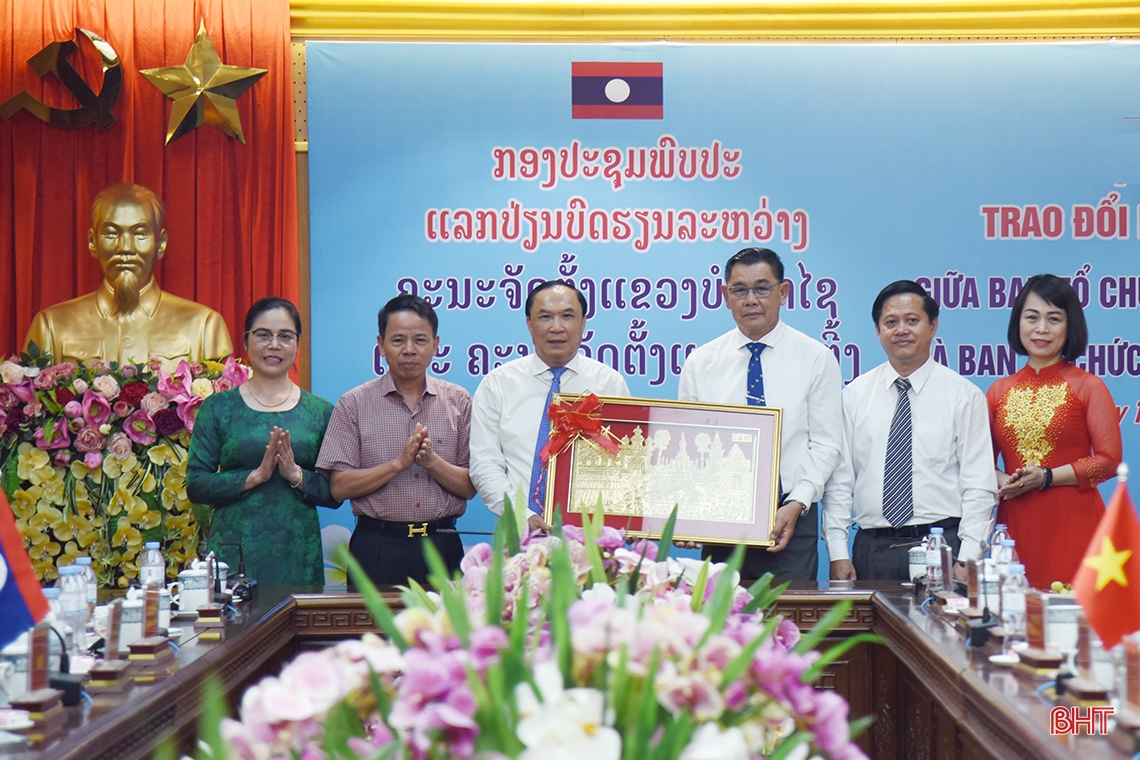 Hà Tĩnh - Bolikhămxay chia sẻ kinh nghiệm công tác tổ chức xây dựng Đảng