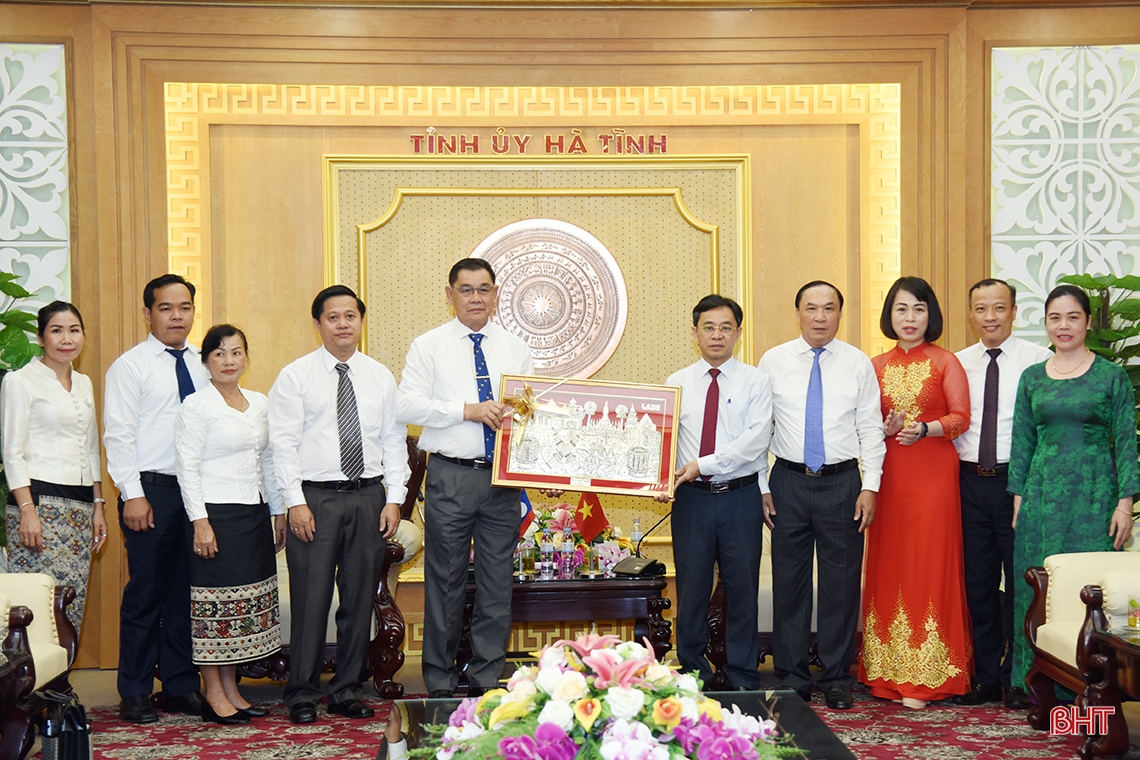 Đoàn công tác Ban Tổ chức tỉnh Bolikhămxay chào xã giao lãnh đạo Hà Tĩnh
