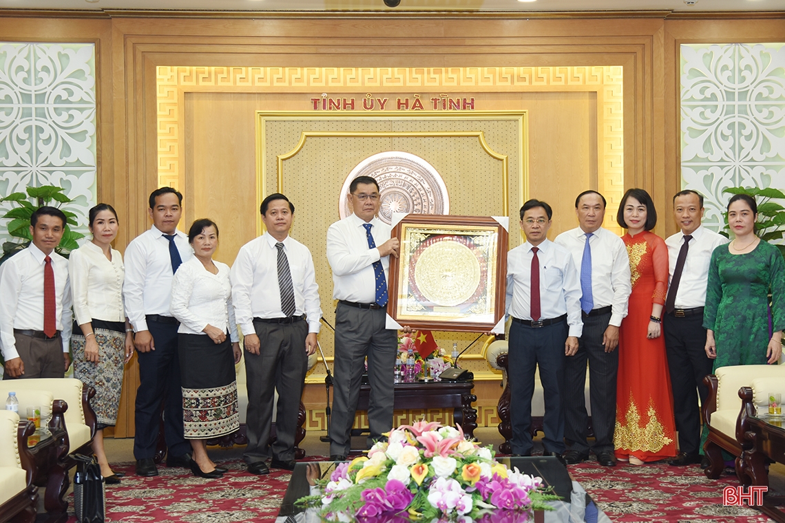 Đoàn công tác Ban Tổ chức tỉnh Bolikhămxay chào xã giao lãnh đạo Hà Tĩnh