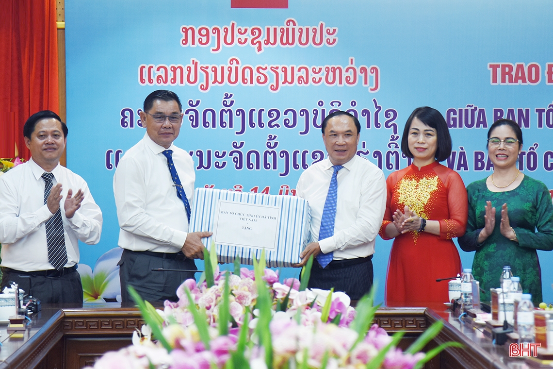 Hà Tĩnh - Bolikhămxay chia sẻ kinh nghiệm công tác tổ chức xây dựng Đảng