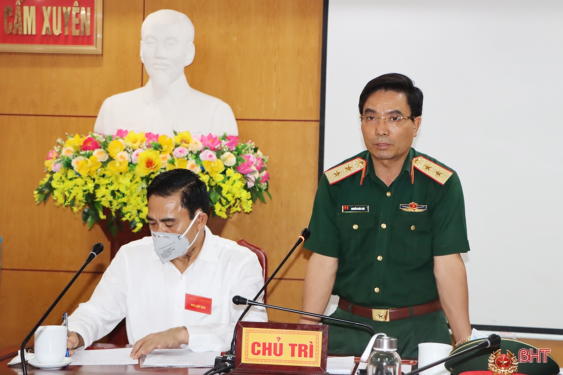 Kiểm tra việc niêm yết tiểu sử ứng cử viên, đảm bảo thuận tiện cho cử tri nghiên cứu, lựa chọn