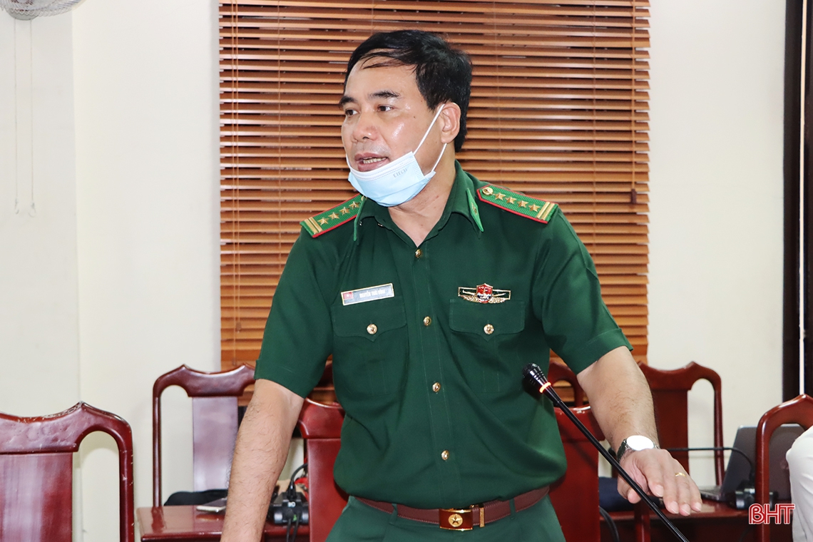Kiểm tra việc niêm yết tiểu sử ứng cử viên, đảm bảo thuận tiện cho cử tri nghiên cứu, lựa chọn