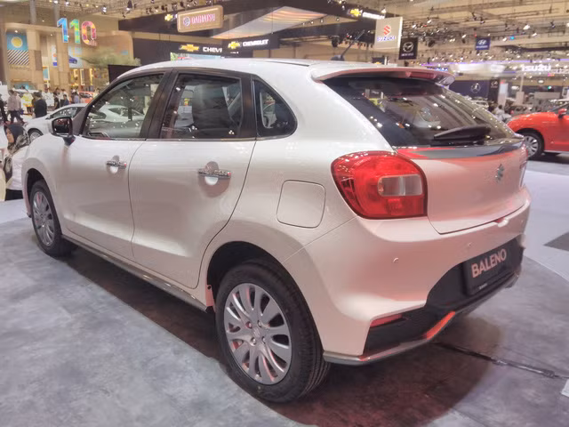 xe gia re suzuki baleno 2017 duoc ven man tai dong nam a