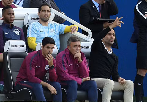 man city thang nhe chelsea phoi ao