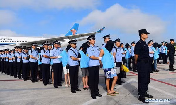 trung quoc dan do 77 nghi pham gian lan vien thong tu fiji
