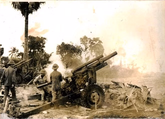 giai phong phnom penh va cau chuyen ve giao su trong nha tu khmer do