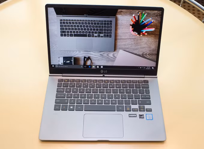 lg gram laptop nhe nhat the gioi gia 24 5 trieu dong