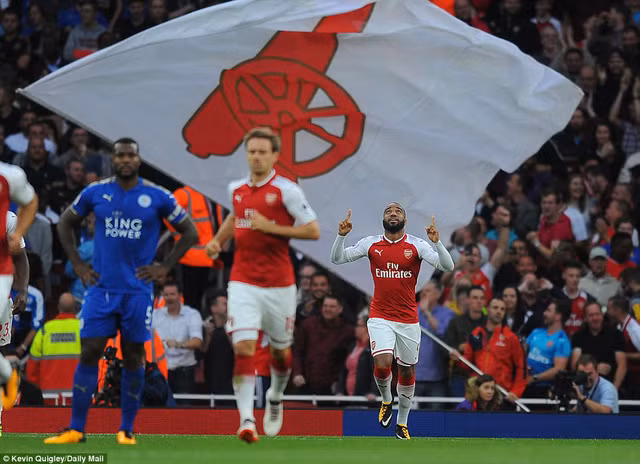 khai man ngoai hang anh arsenal thang nghet tho truoc leicester city